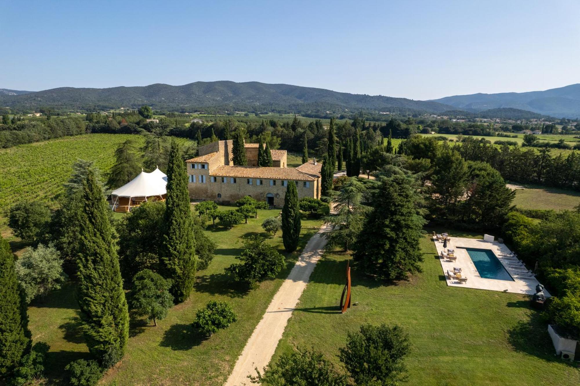 Chateau Saint-Pierre De Mejans Puyvert Bagian luar foto